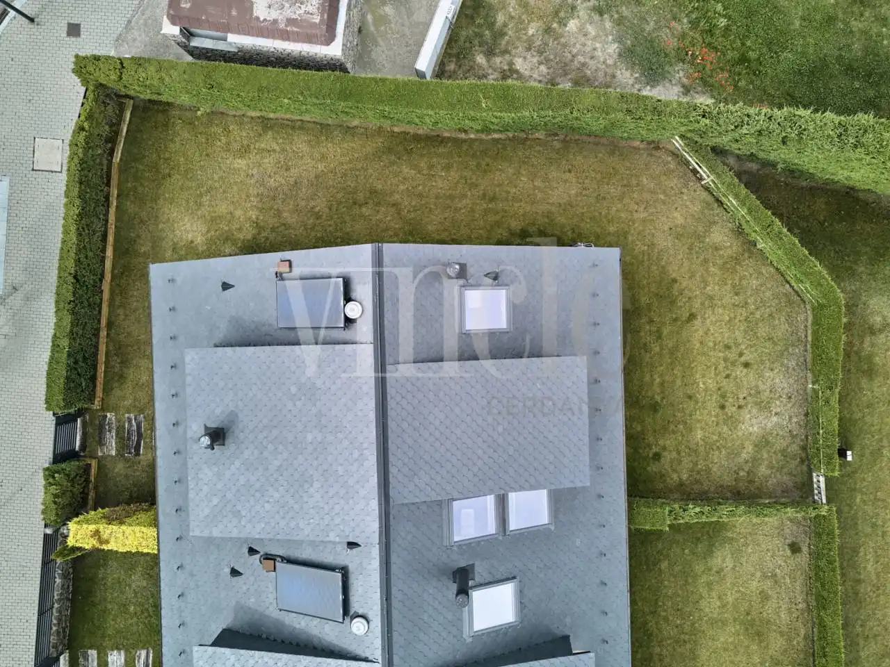 Vista exterior de Casa adosada en venda en Alp amb Calefacció, Jardí privat i Parquet
