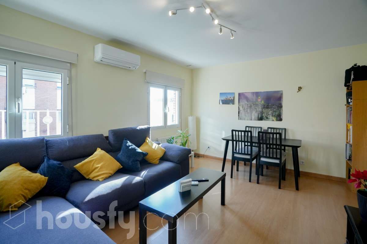 Living room of Flat for sale in  Madrid Capital  with Air Conditioner and Heating