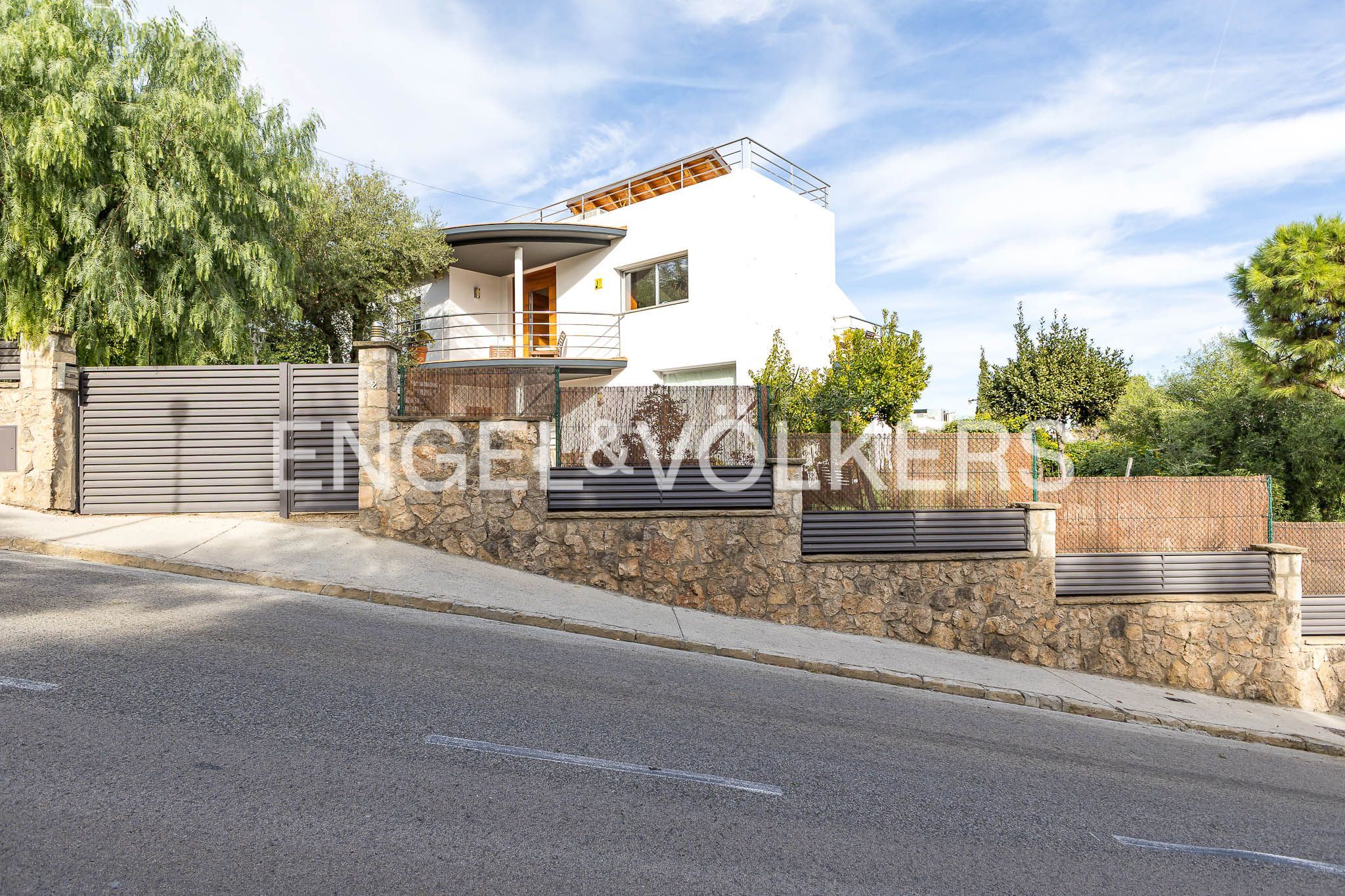 Vista exterior de Casa o xalet en venda en Castelldefels amb Aire condicionat, Calefacció i Jardí privat