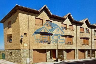 Exterior view of House or chalet for sale in Valverde de la Virgen  with Air Conditioner, Private garden and Terrace