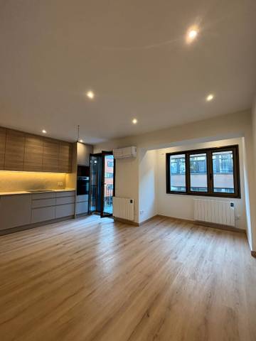 Piso en Alquiler en Carrer Mossèn Tremosa en Centro