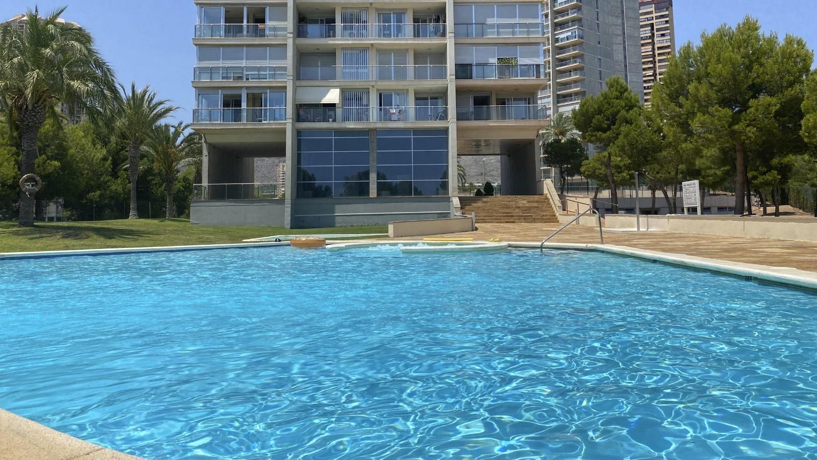 Piscina de Àtic en venda en Benidorm amb Aire condicionat, Jardí privat i Terrassa