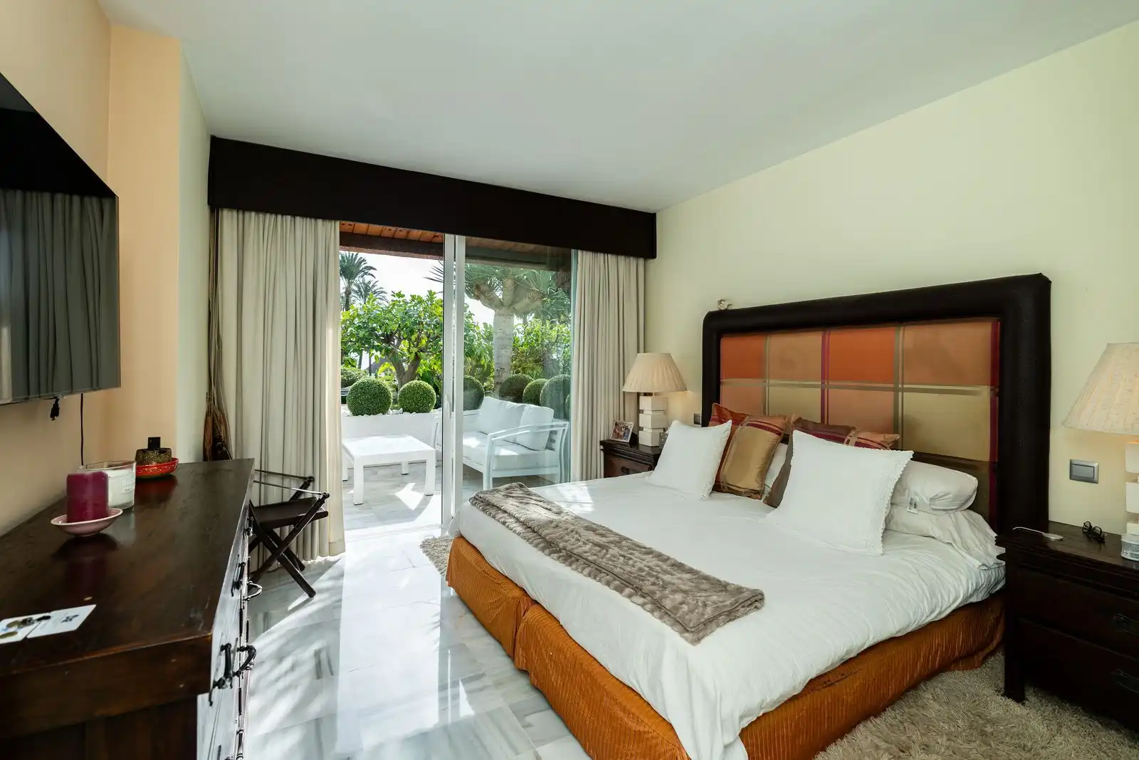 Dormitori de Apartament en venda en Estepona amb Terrassa, Traster i Moblat