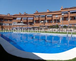 Piscina de Casa adosada en venda en Sant Boi de Llobregat amb Aire condicionat, Calefacció i Terrassa