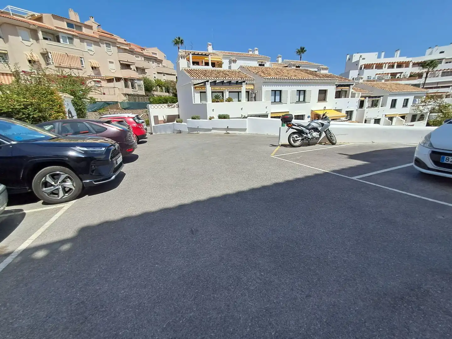 Aparcament de Apartament en venda en Benalmádena amb Terrassa i Piscina comunitària