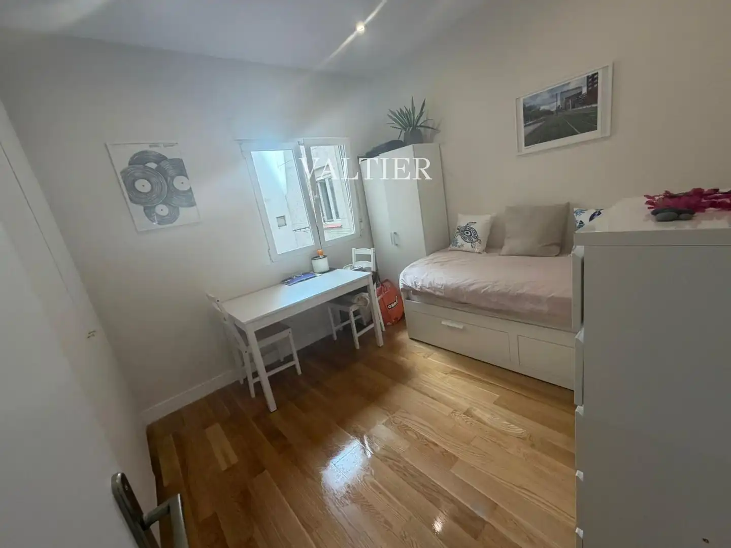 Habitación de Piso de alquiler en Madrid con Aire acondicionado, Trastero y Amueblado
