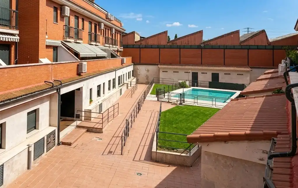 Swimming pool of Flat for sale in Aranjuez  with Air Conditioner, Heating and Terrace