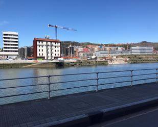 Vista exterior de Pis en venda en Bilbao  amb Calefacció