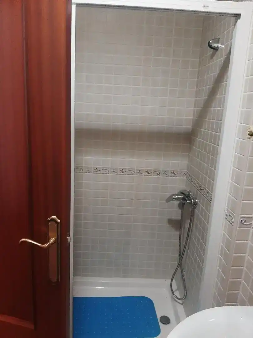Badezimmer von Erdgeschoss zum Verkauf in Elche de la Sierra mit Möbliert, Ofen und Waschmaschine