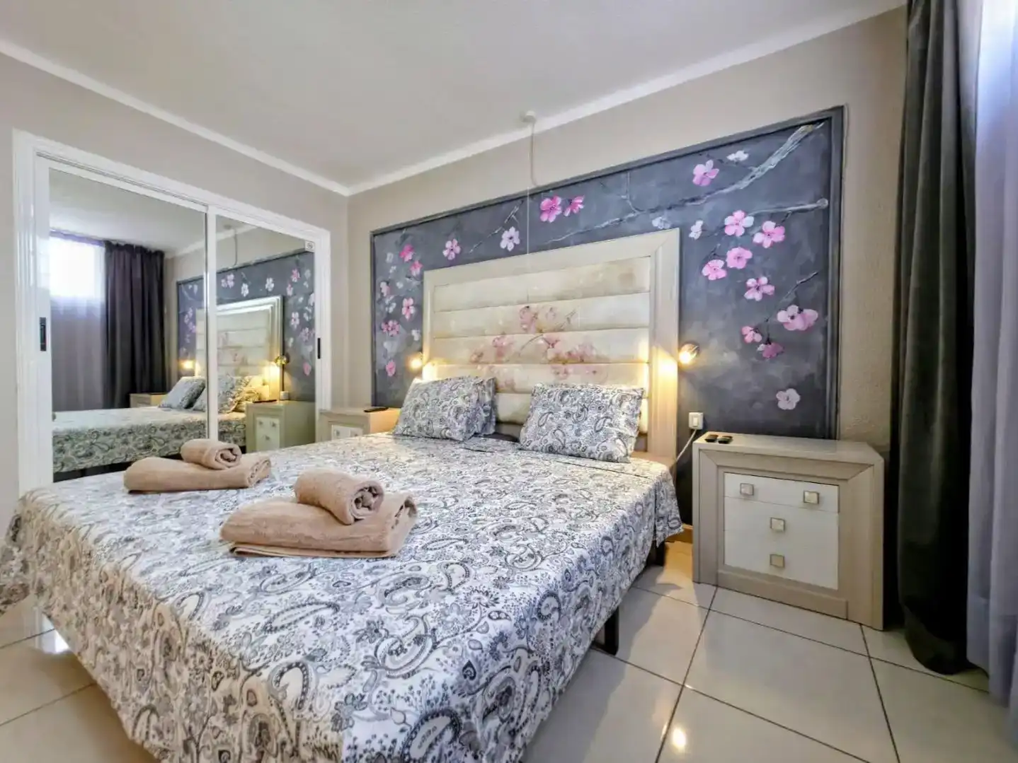 Dormitori de Apartament de lloguer en Adeje amb Aire condicionat, Piscina i Moblat