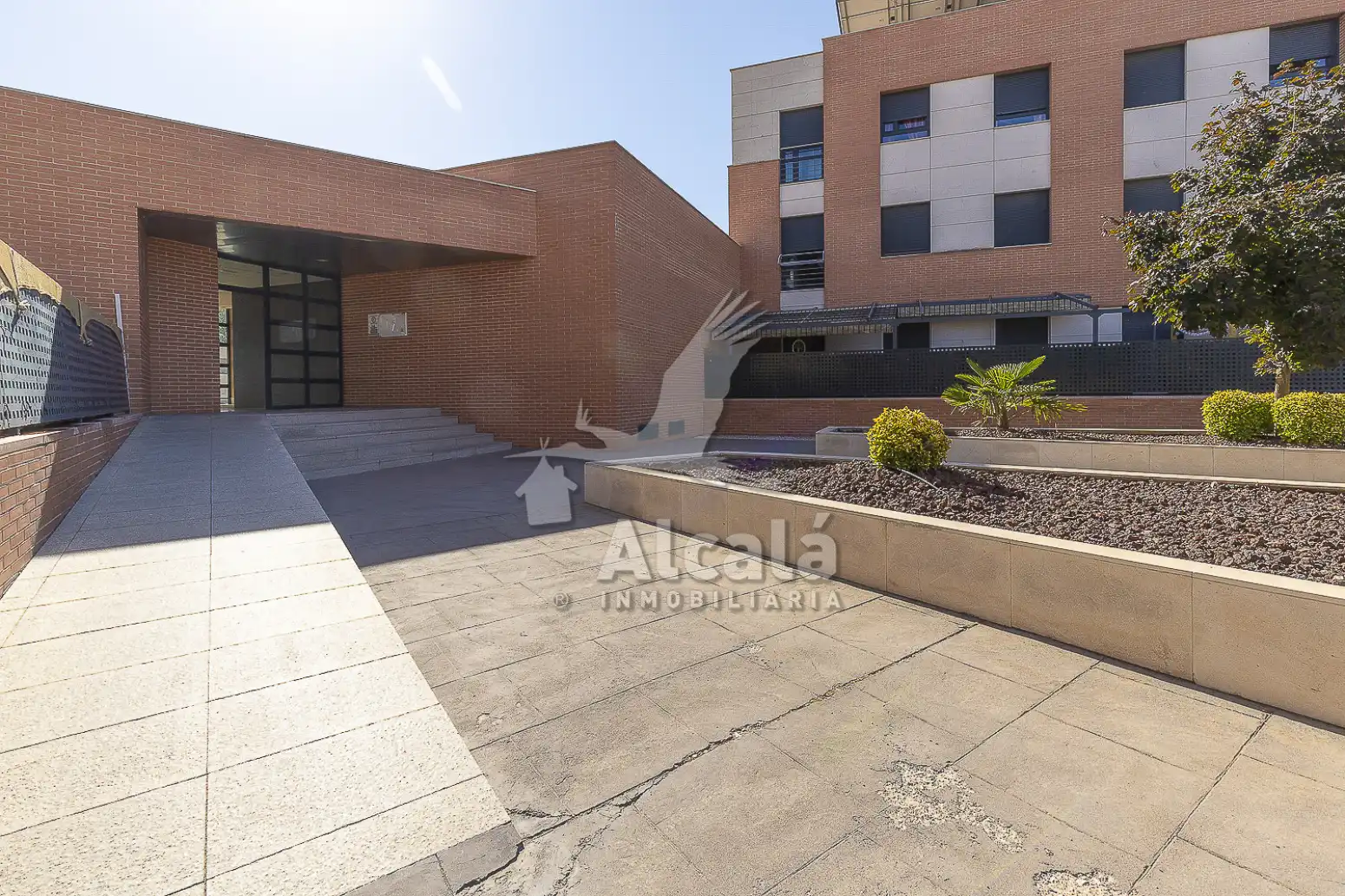 Vista exterior de Piso en venta en Alcalá de Henares con Aire acondicionado, Calefacción y Jardín privado