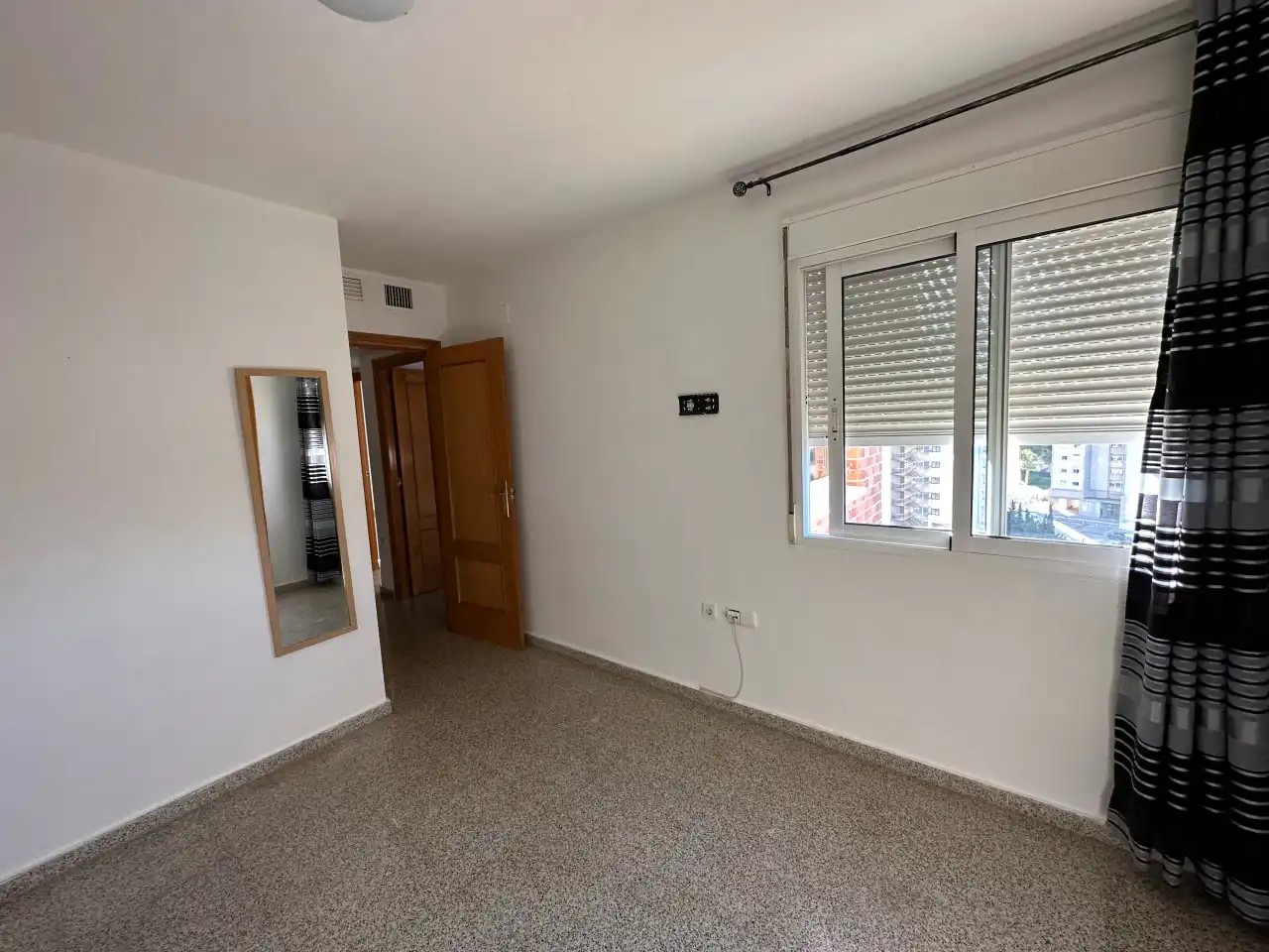 Schlafzimmer von Wohnung zur Miete in Benidorm mit Klimaanlage, Möbliert und Ofen