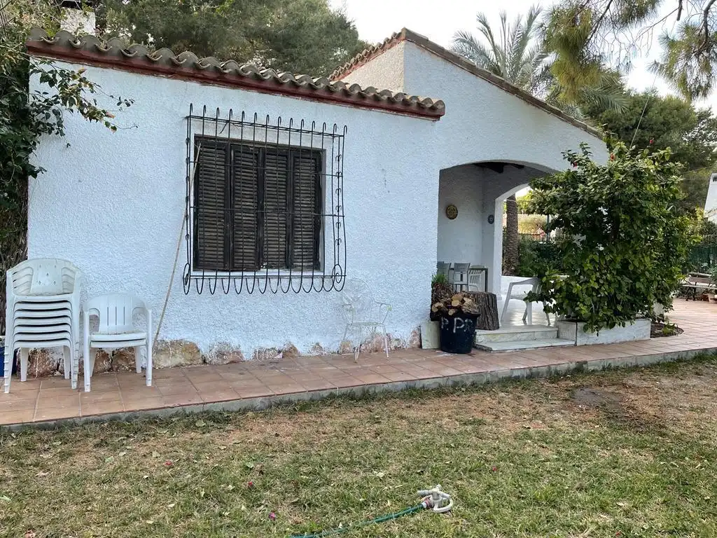 Vista exterior de Casa o xalet en venda en Orihuela amb Jardí privat, Terrassa i Traster