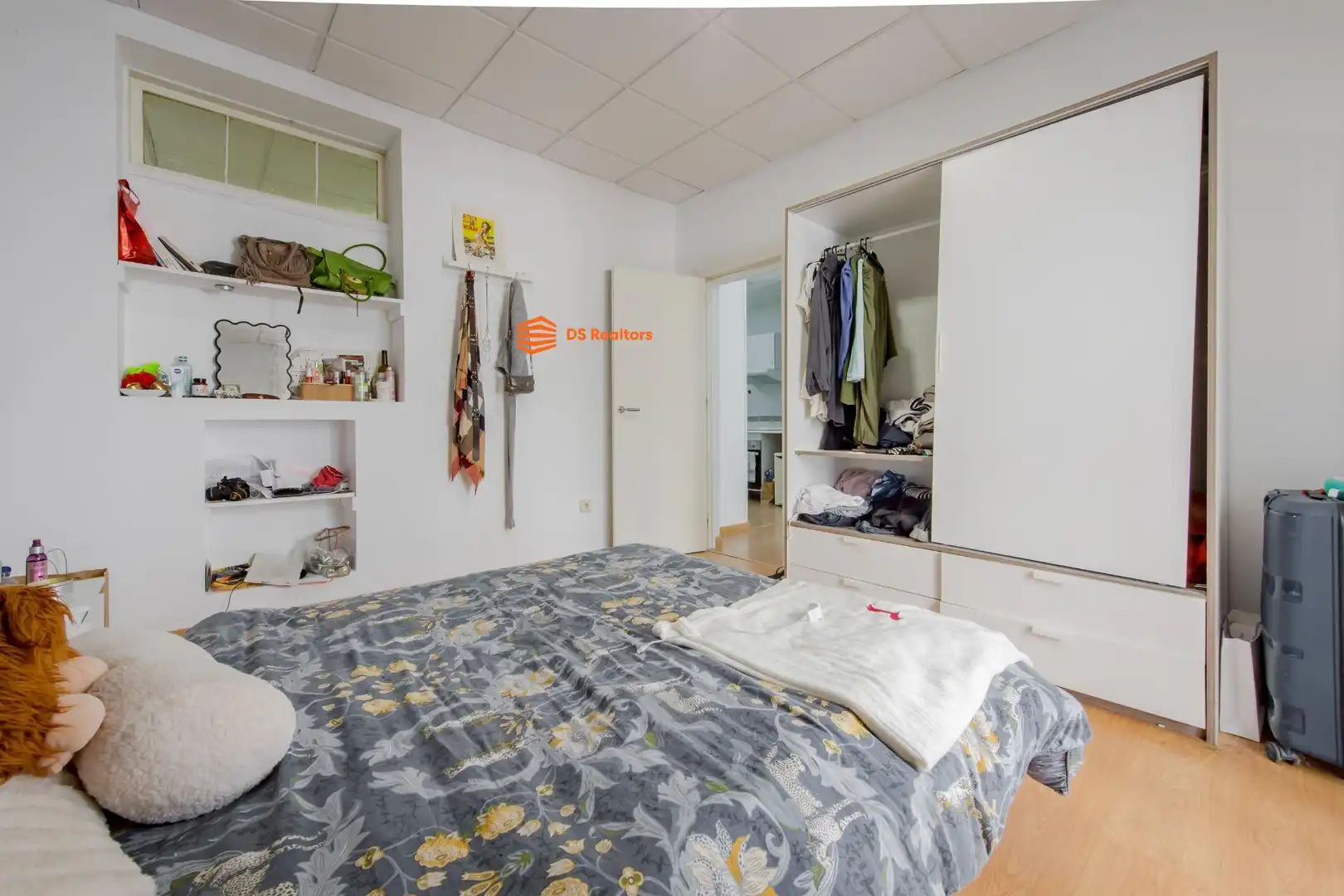 Schlafzimmer von Wohnung zur Miete in Madrid mit Heizung, Möbliert und Balkon