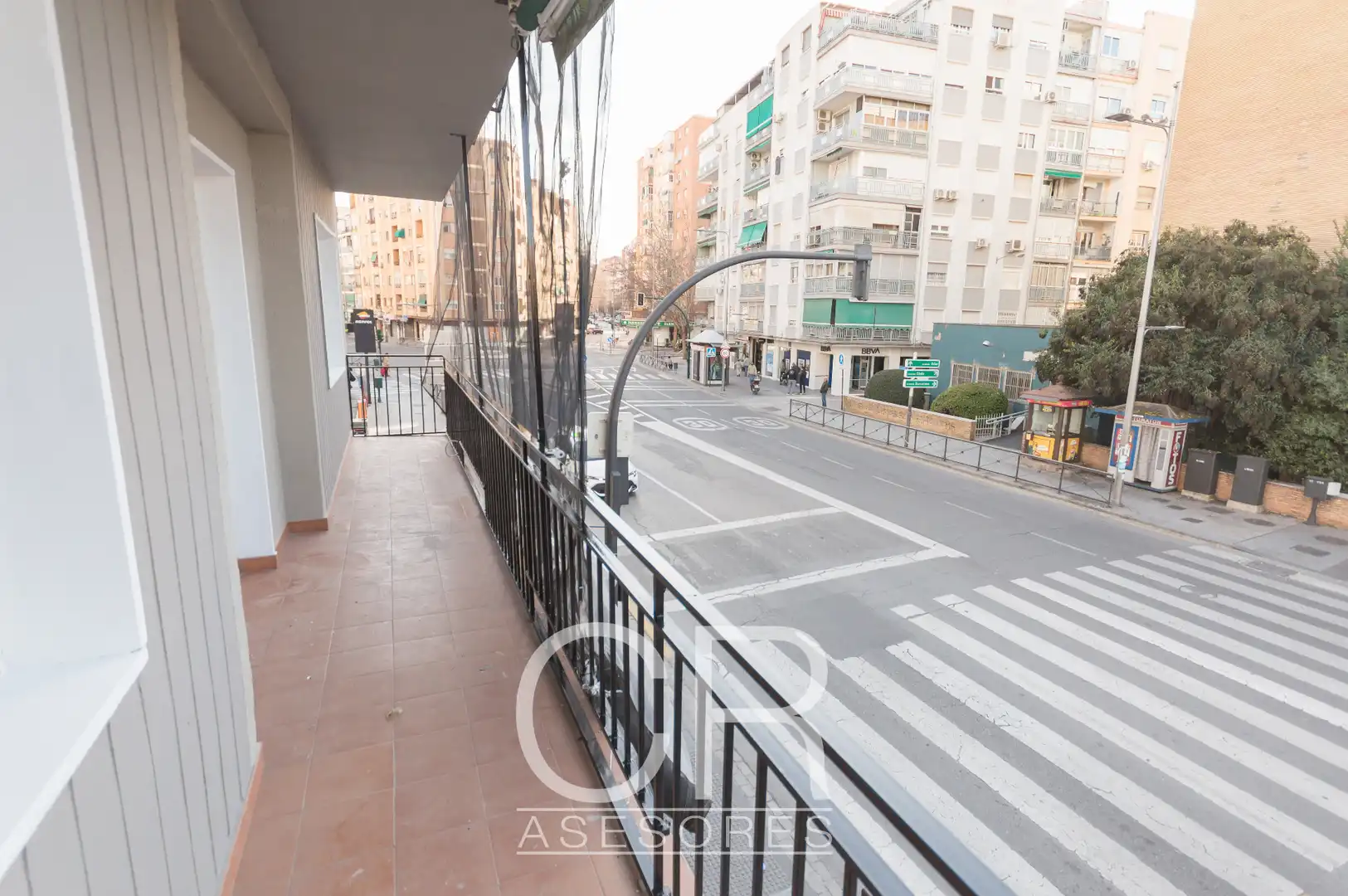 Vista exterior de Piso de alquiler en Granada con Balcón