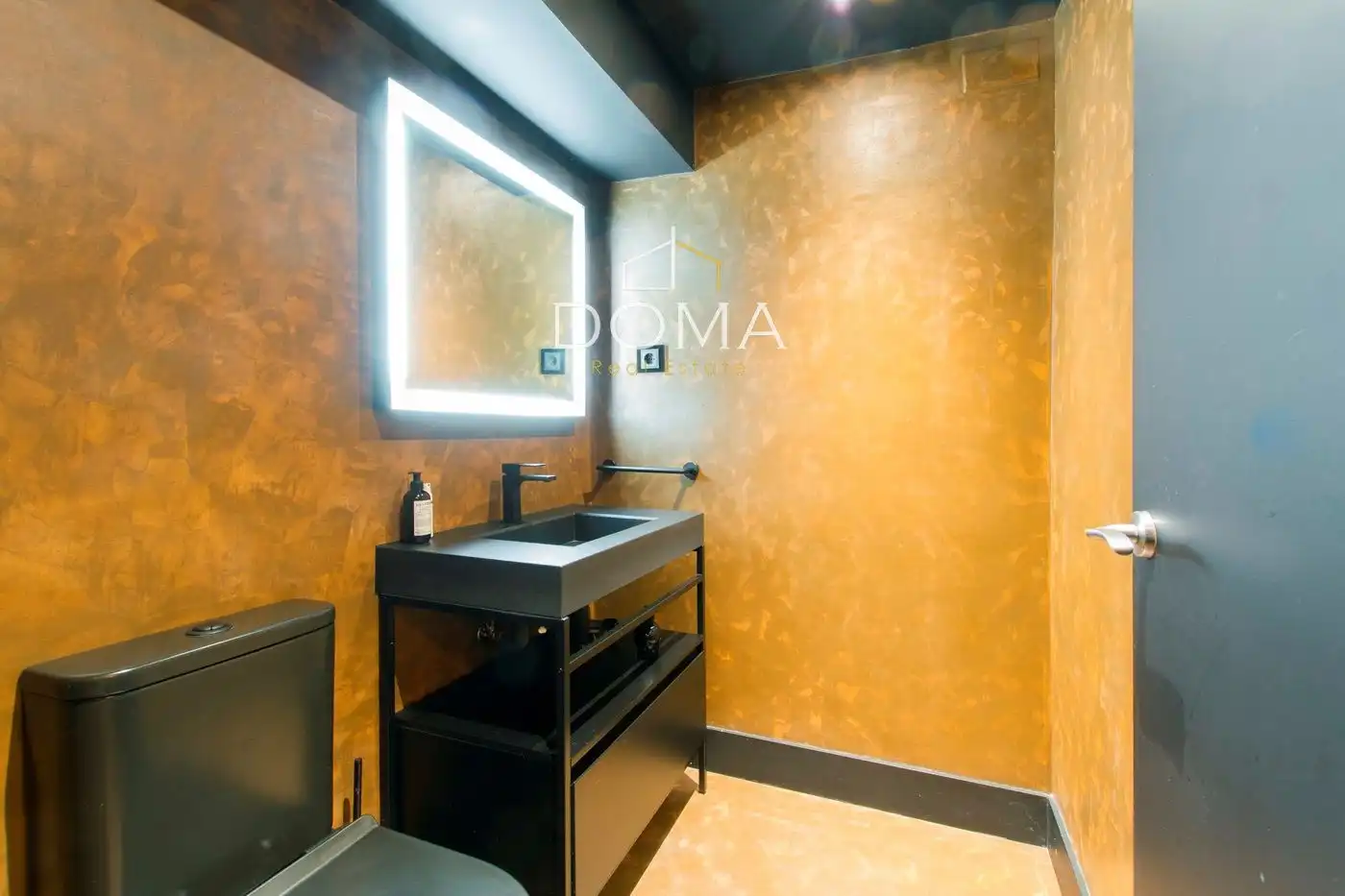 Baño de Casa adosada en venta en Esplugues de Llobregat con Aire acondicionado, Calefacción y Terraza