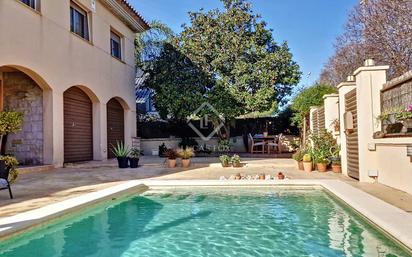 Vista exterior de Casa o xalet en venda en Vilanova i la Geltrú amb Terrassa, Piscina i Balcó