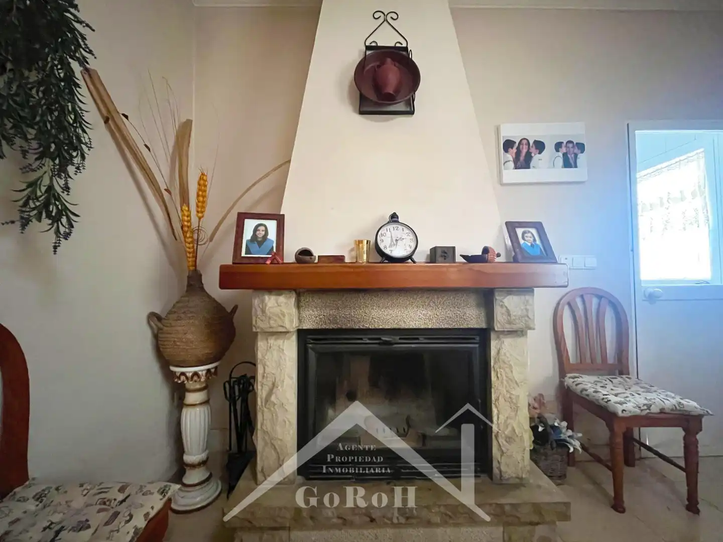 Sala d'estar de Casa o xalet en venda en Almadén de la Plata amb Jardí privat, Terrassa i Traster