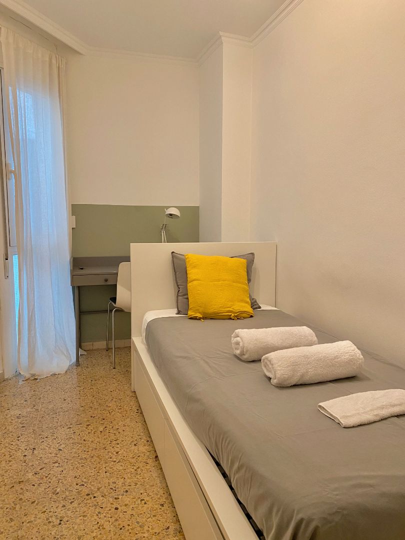 Bedroom of Flat to share in  Barcelona Capital  with Heating, Furnished and Oven
