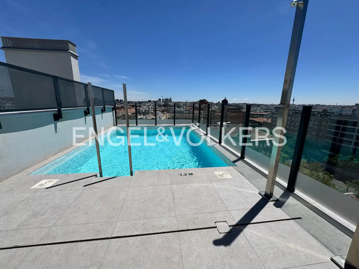 Piscina de Ático en venta en Madrid con Aire acondicionado, Calefacción y Terraza