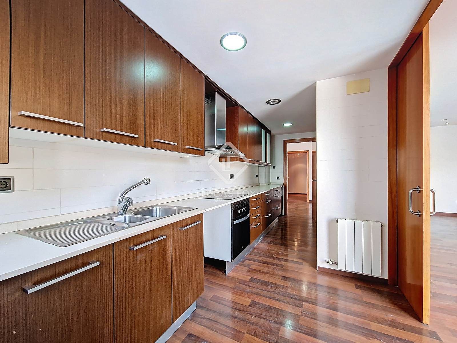 Kitchen of Flat for sale in Vilanova i la Geltrú  with Air Conditioner, Heating and Storage room