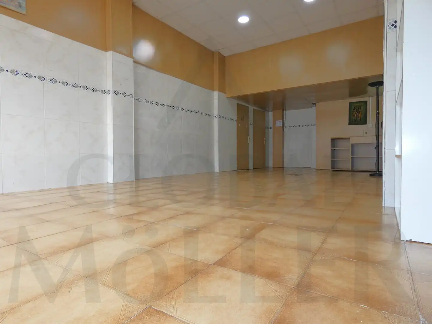 Local de lloguer a Calle Paz de Basilea, 35, Los Dolores