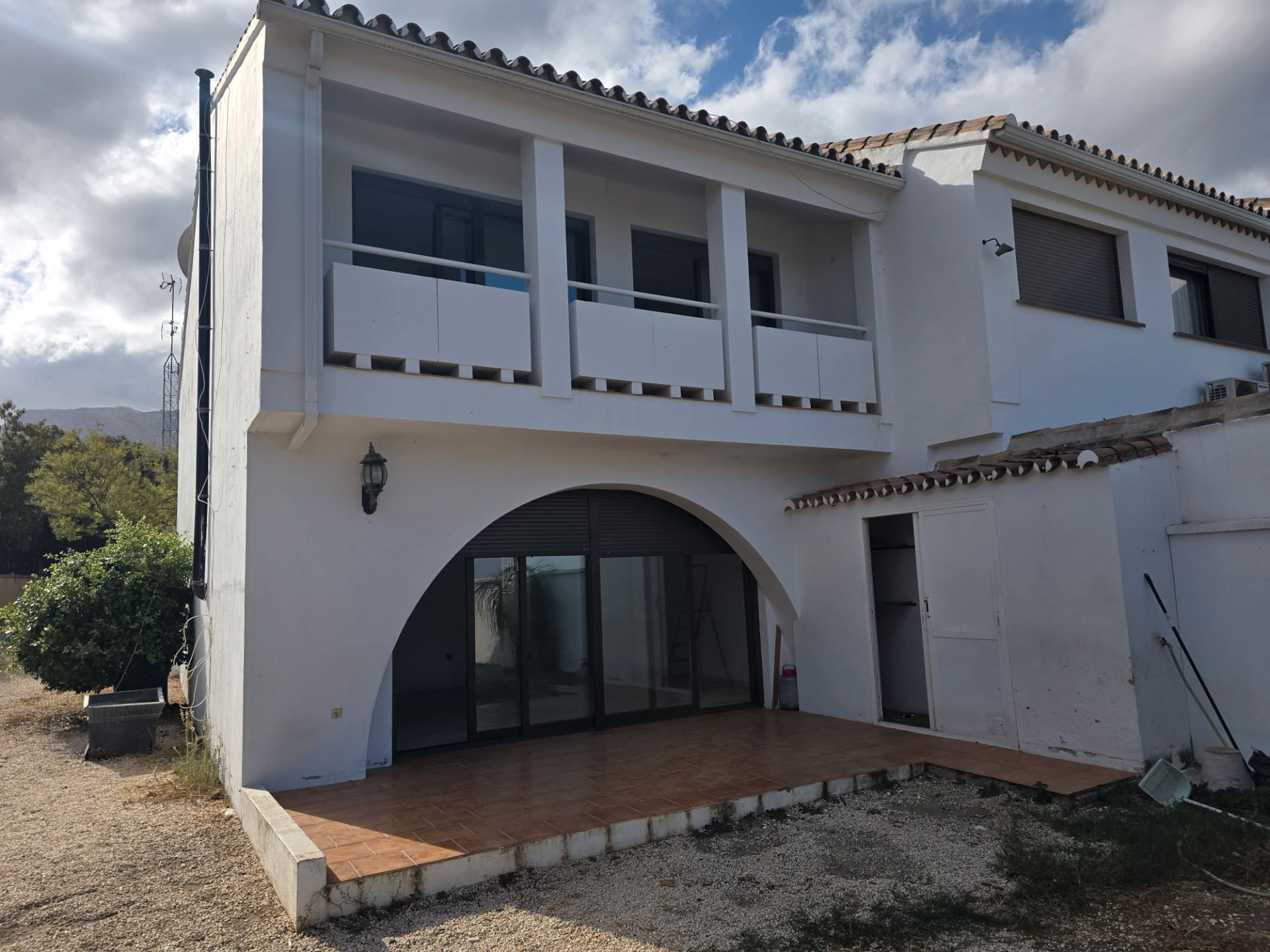 Vista exterior de Casa adosada en venda en Alhaurín El Grande amb Jardí privat, Traster i Rentadora