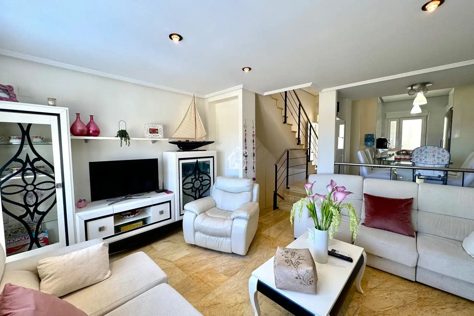Sala de estar de Casa adosada de alquiler en Orihuela con Aire acondicionado, Terraza y Piscina