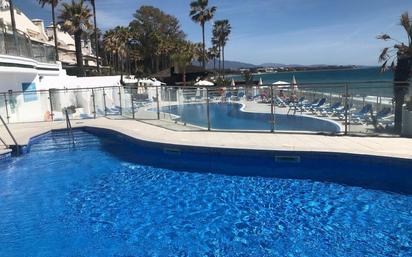 Piscina de Apartament en venda en Estepona amb Aire condicionat, Terrassa i Balcó