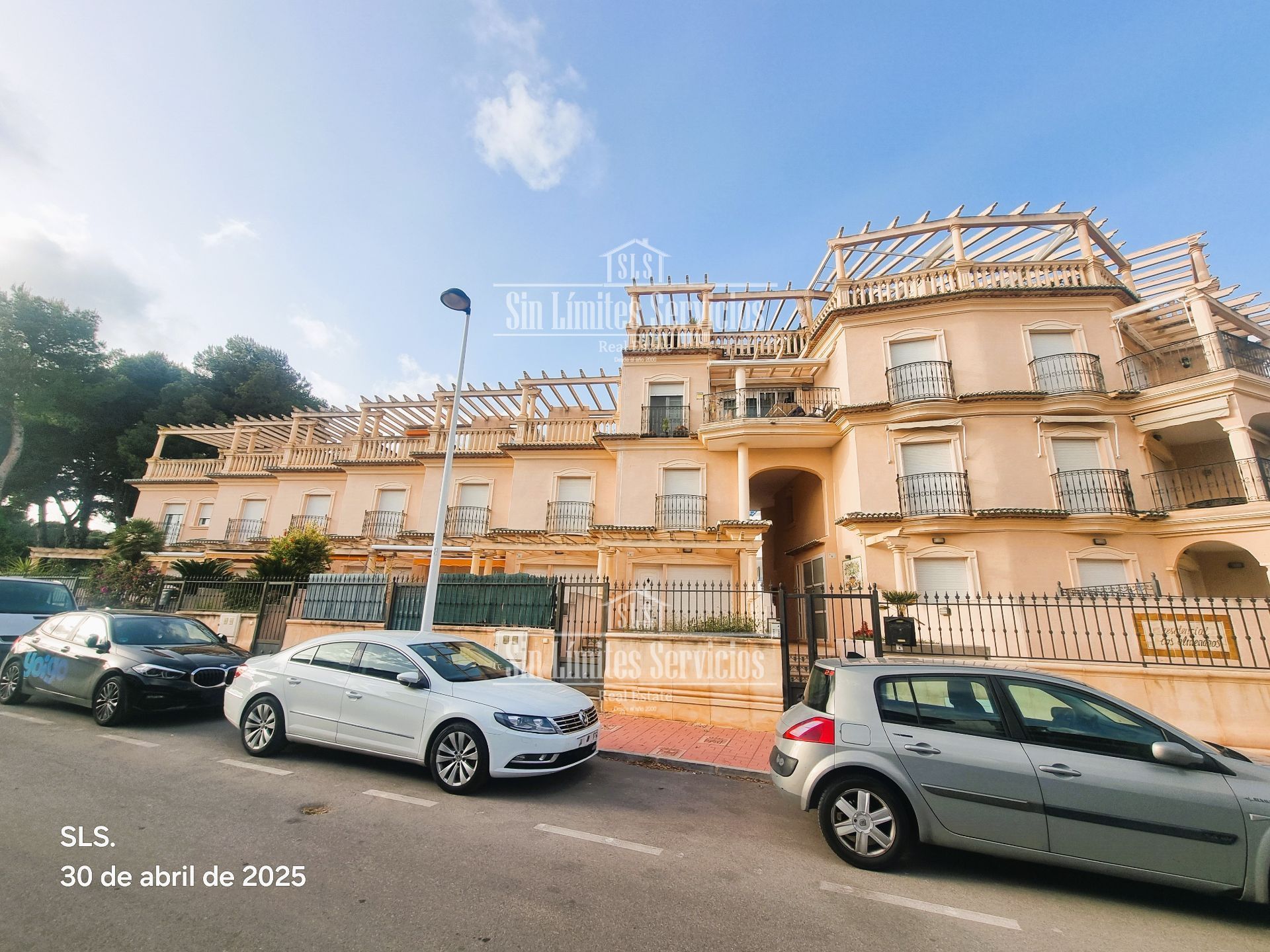 Vista exterior de Pis en venda en Alcalà de Xivert amb Aire condicionat, Calefacció i Jardí privat