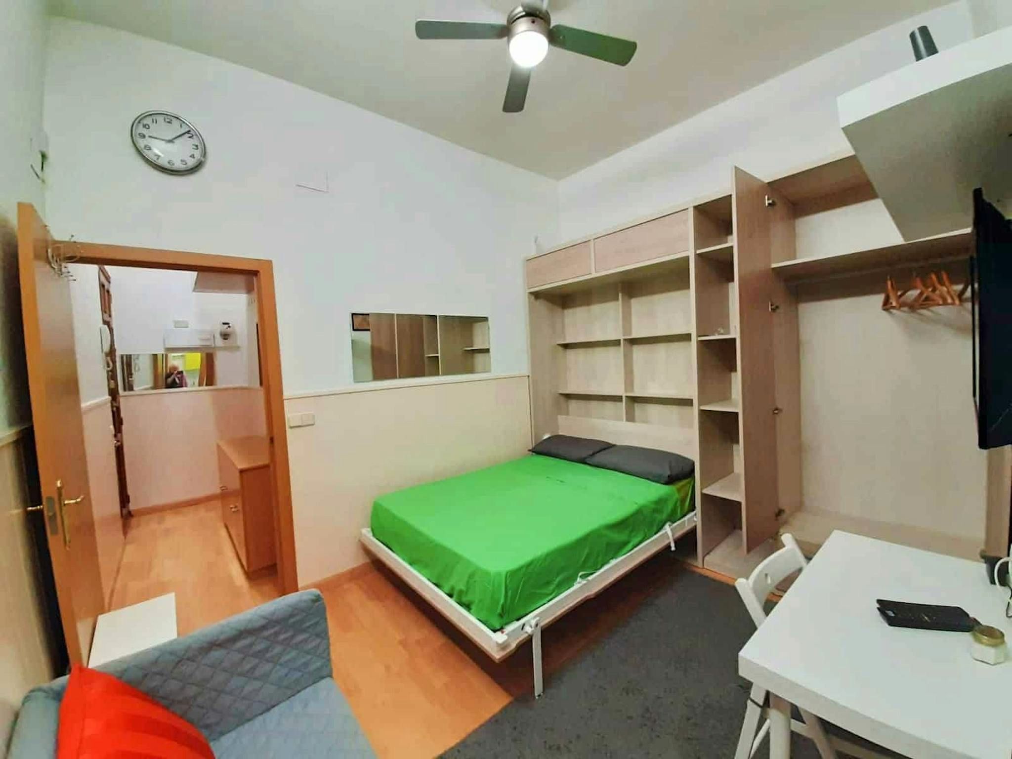 Bedroom of Flat to rent in  Madrid Capital  with Air Conditioner, Heating and Washing machine