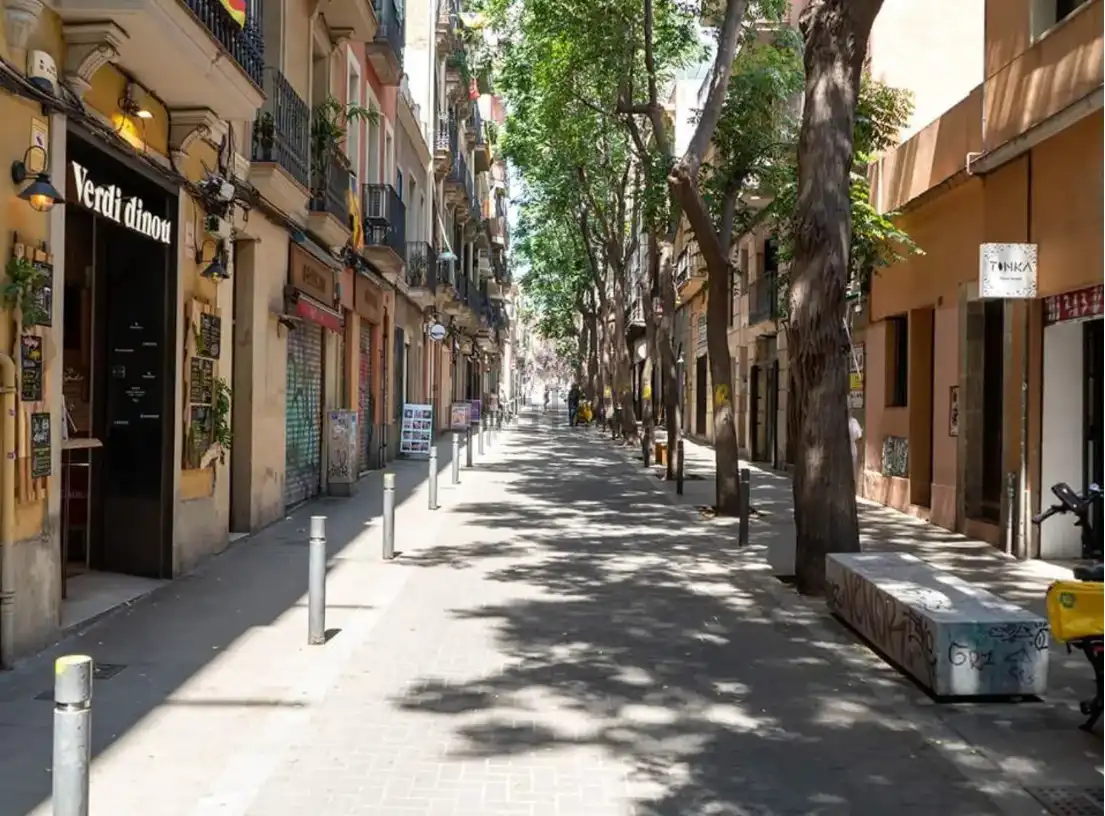 Vista exterior de Edifici en venda en Barcelona