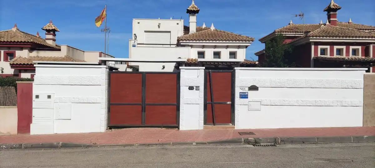Vista exterior de Casa o xalet en venda en Murcia amb Aire condicionat, Jardí privat i Terrassa