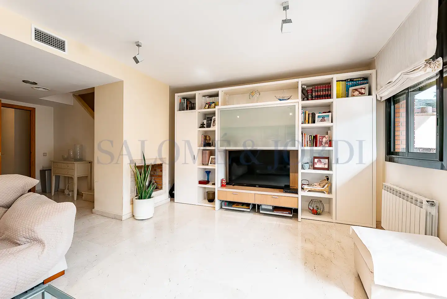 Sala de estar de Casa adosada en venta en Cabrils con Aire acondicionado, Calefacción y Amueblado