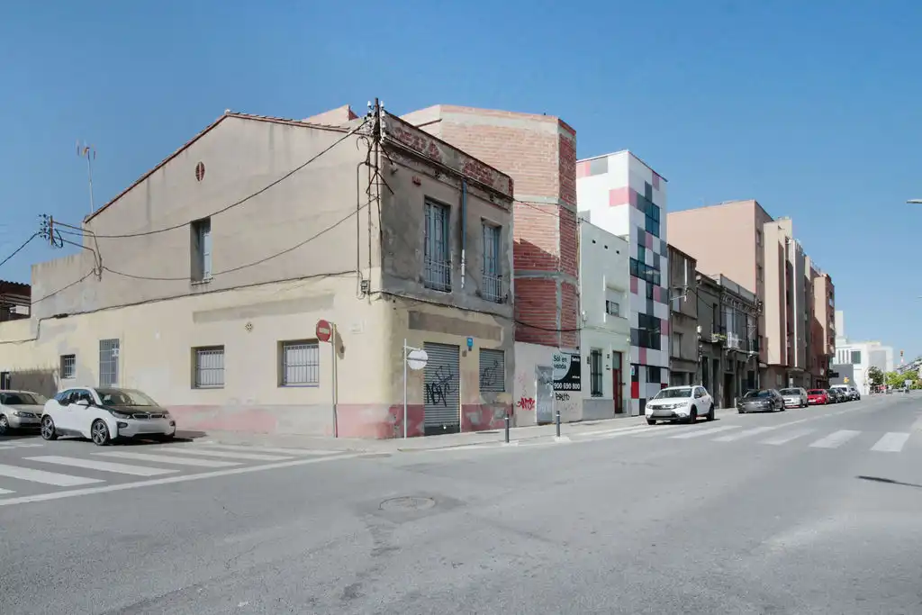 Exterior view of Buildings for sale in Sabadell