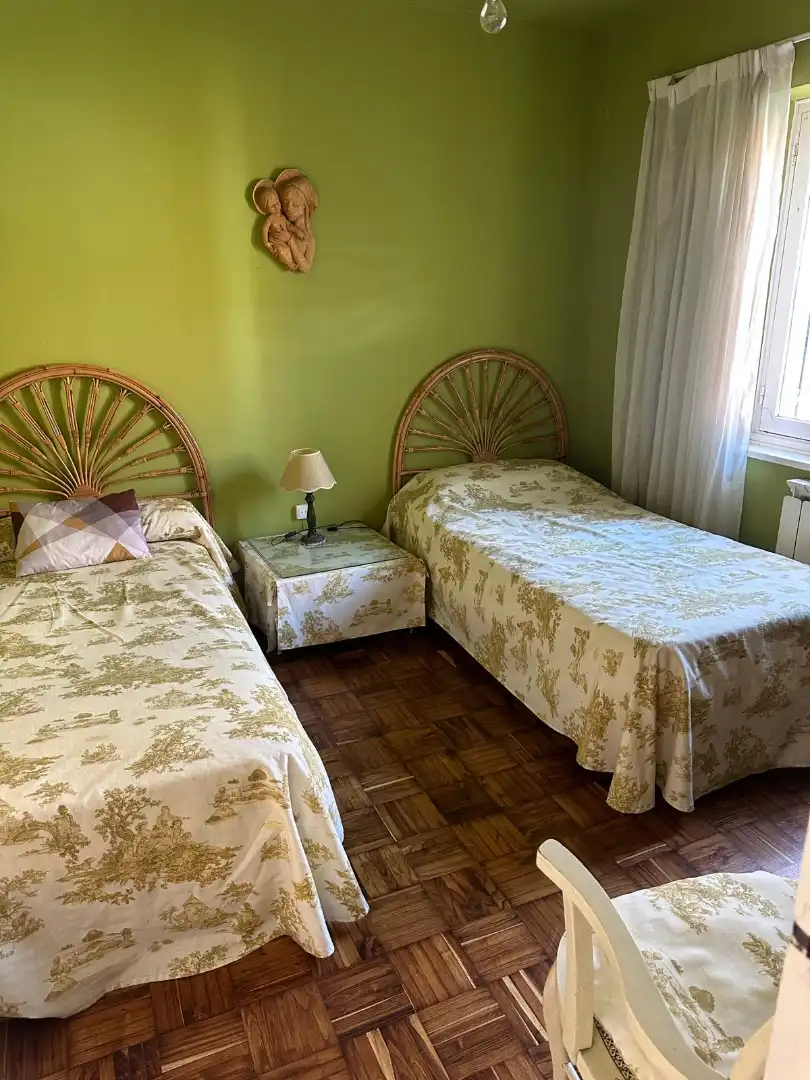 Schlafzimmer von Einfamilien-Reihenhaus zum Verkauf in Castrillón mit Heizung, Privatgarten und Terrasse