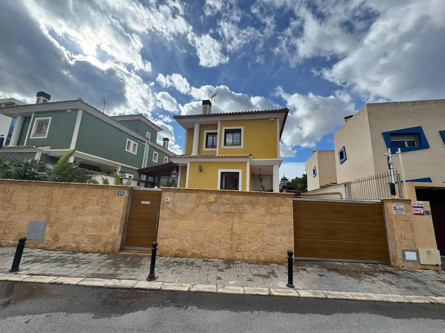 Vista exterior de Casa o chalet en venta en Alicante / Alacant con Aire acondicionado, Calefacción y Jardín privado