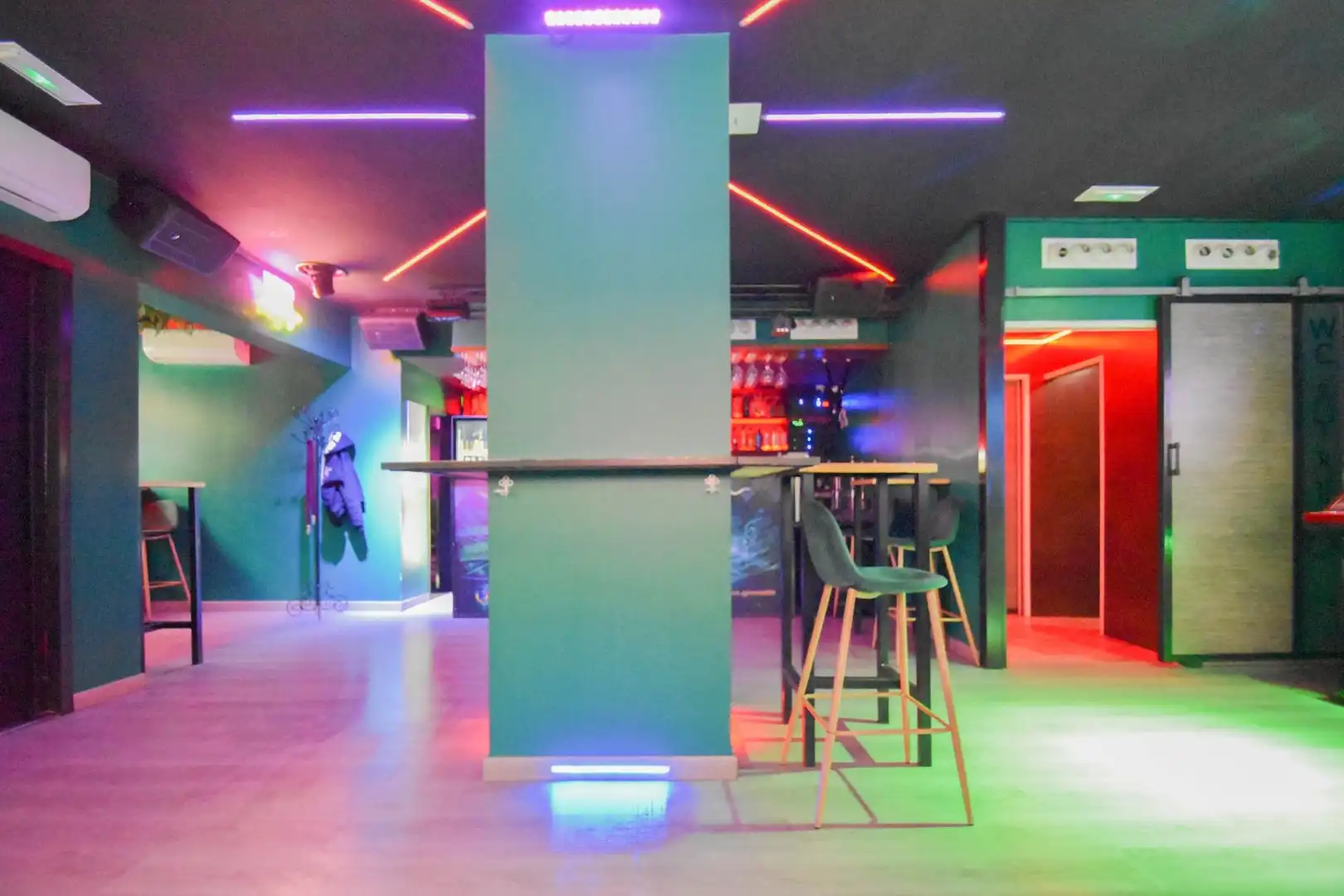 Business premises for transfer in Calle socrates 22, imagen 24
