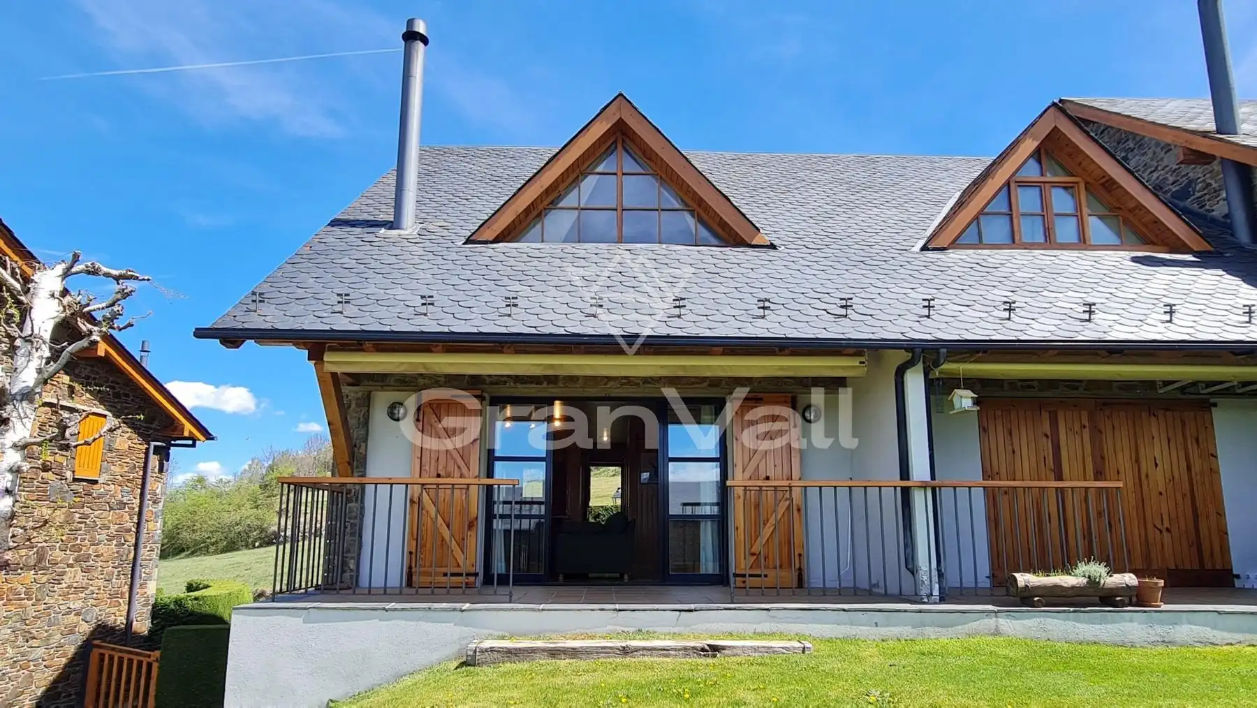 Vista exterior de Casa adosada en venda en Fontanals de Cerdanya amb Calefacció, Jardí privat i Terrassa