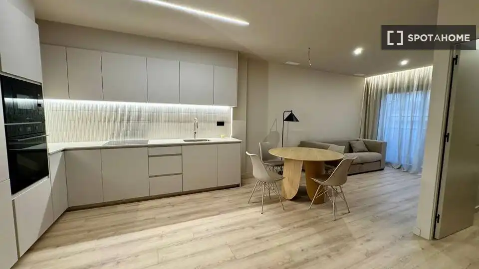 Piso con terraza en alquiler en Riu Sud, imagen 2
