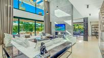 Living room of House or chalet for sale in Marbella  with Air Conditioner, Terrace and Swimming Pool