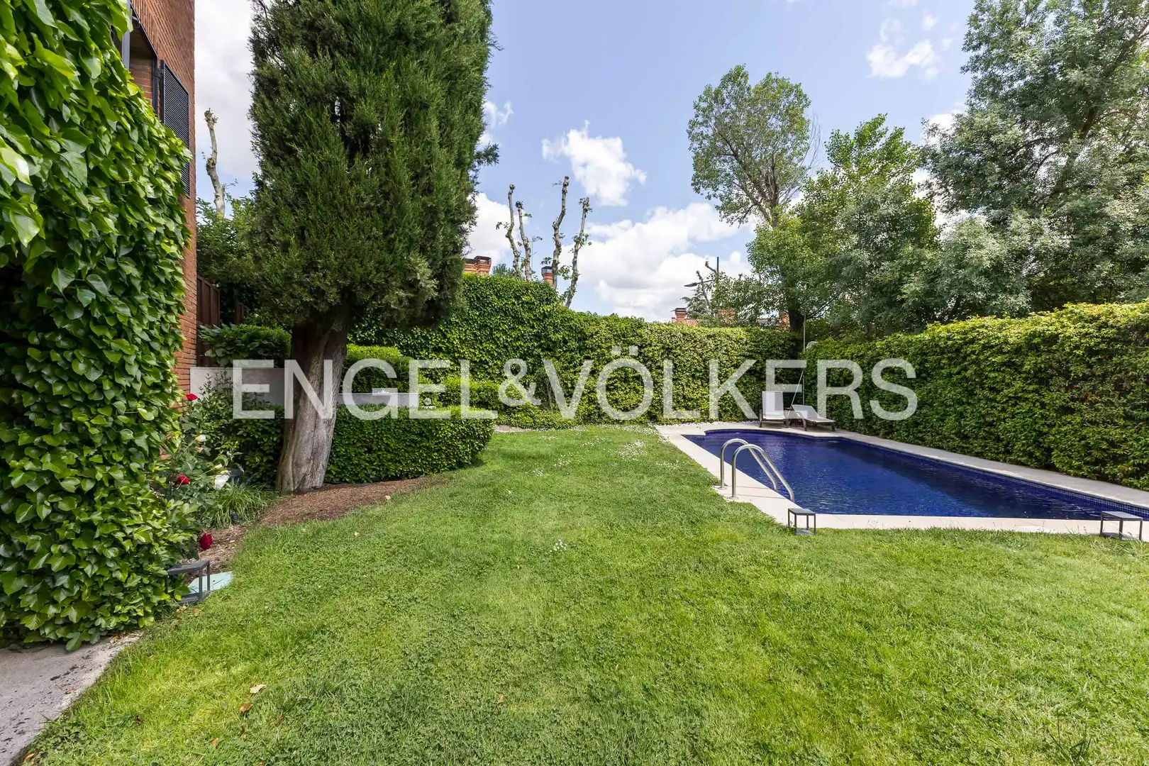 Piscina de Casa o chalet de alquiler en Pozuelo de Alarcón con Aire acondicionado, Calefacción y Jardín privado