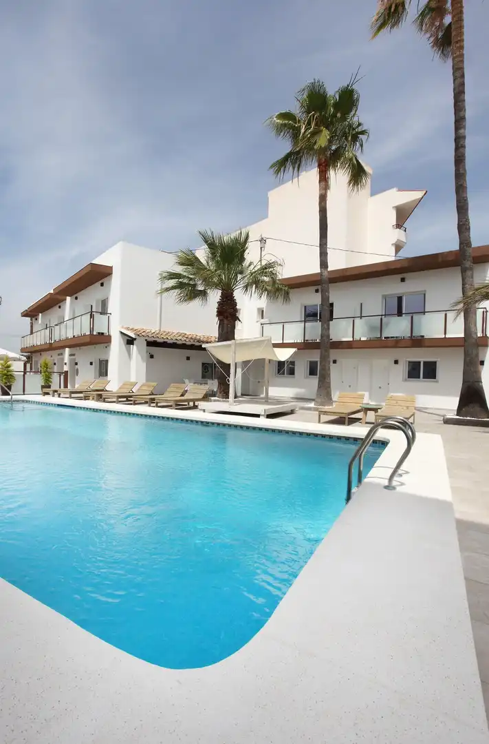 Hotel zum Verkauf in Pueblo - Urbanizaciones