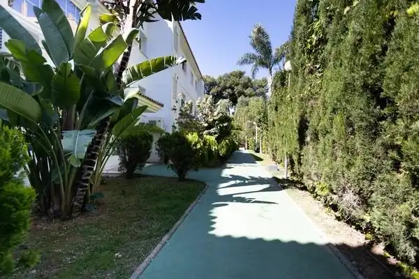 Außenansicht von Wohnung zum Verkauf in Marbella mit Klimaanlage, Terrasse und Balkon