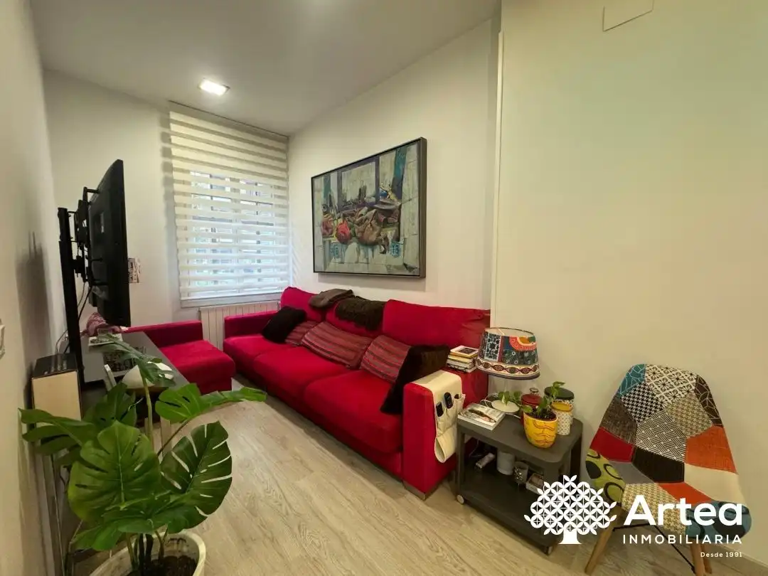 Sala d'estar de Pis en venda en Bilbao  amb Calefacció, Jardí privat i Alarma