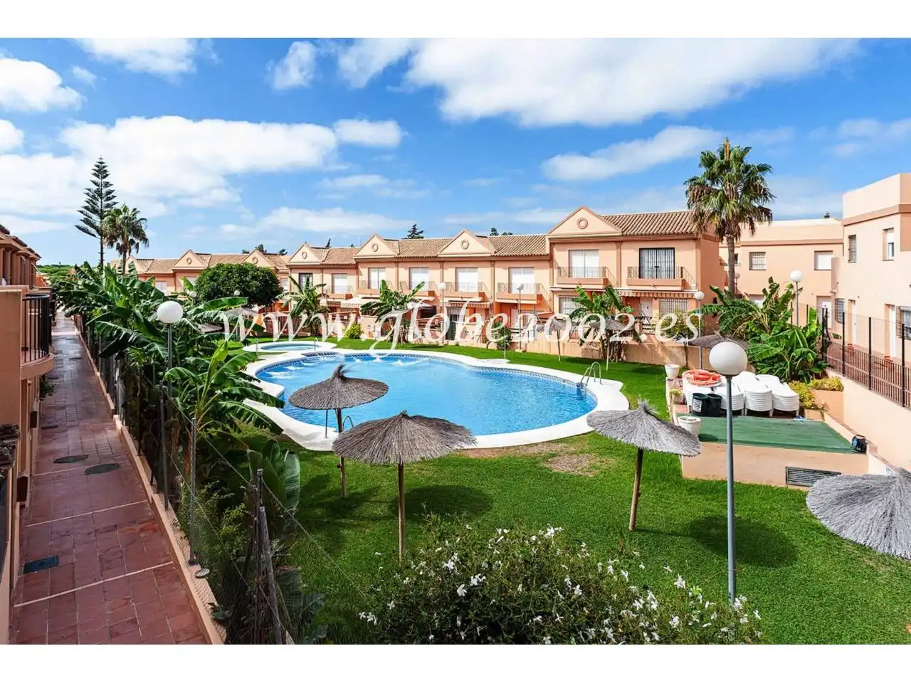 Jardí de Casa adosada de lloguer en Chiclana de la Frontera amb Aire condicionat, Terrassa i Moblat