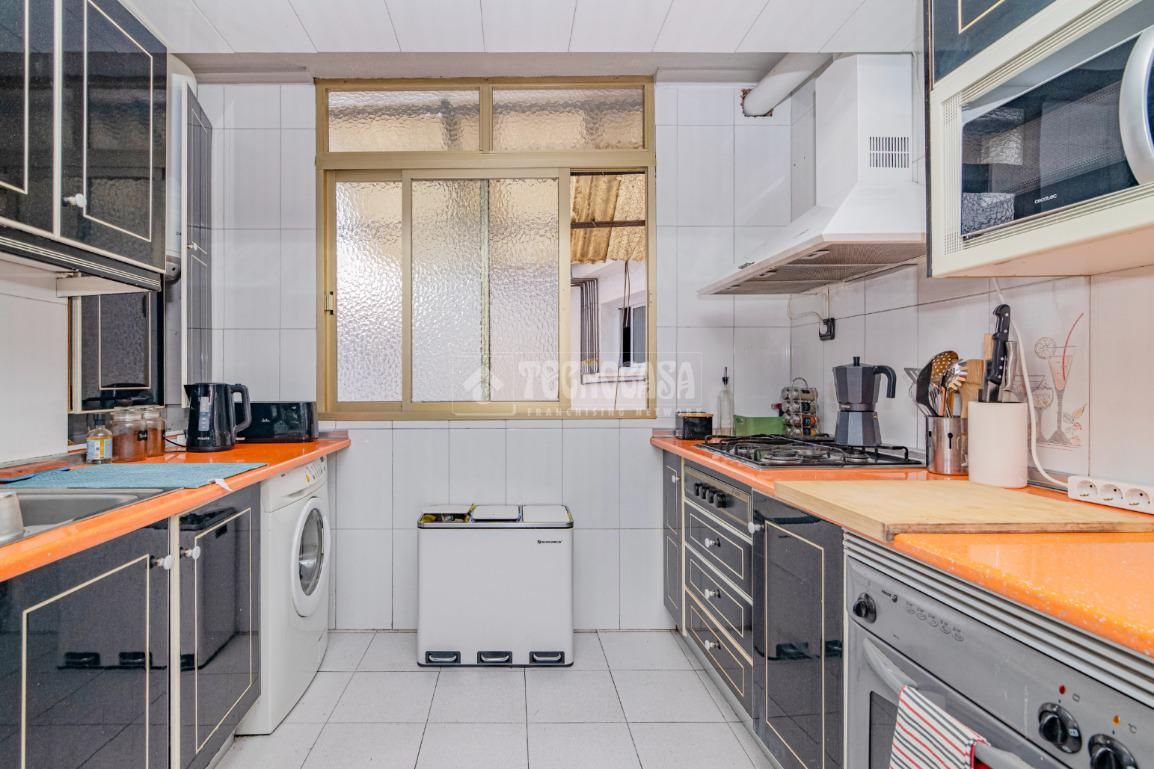 Kitchen of Flat for sale in  Granada Capital  with Air Conditioner