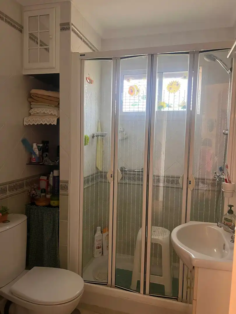 Badezimmer von Wohnungen zum Verkauf in El Rompido mit Möbliert und Gemeinschaftspool