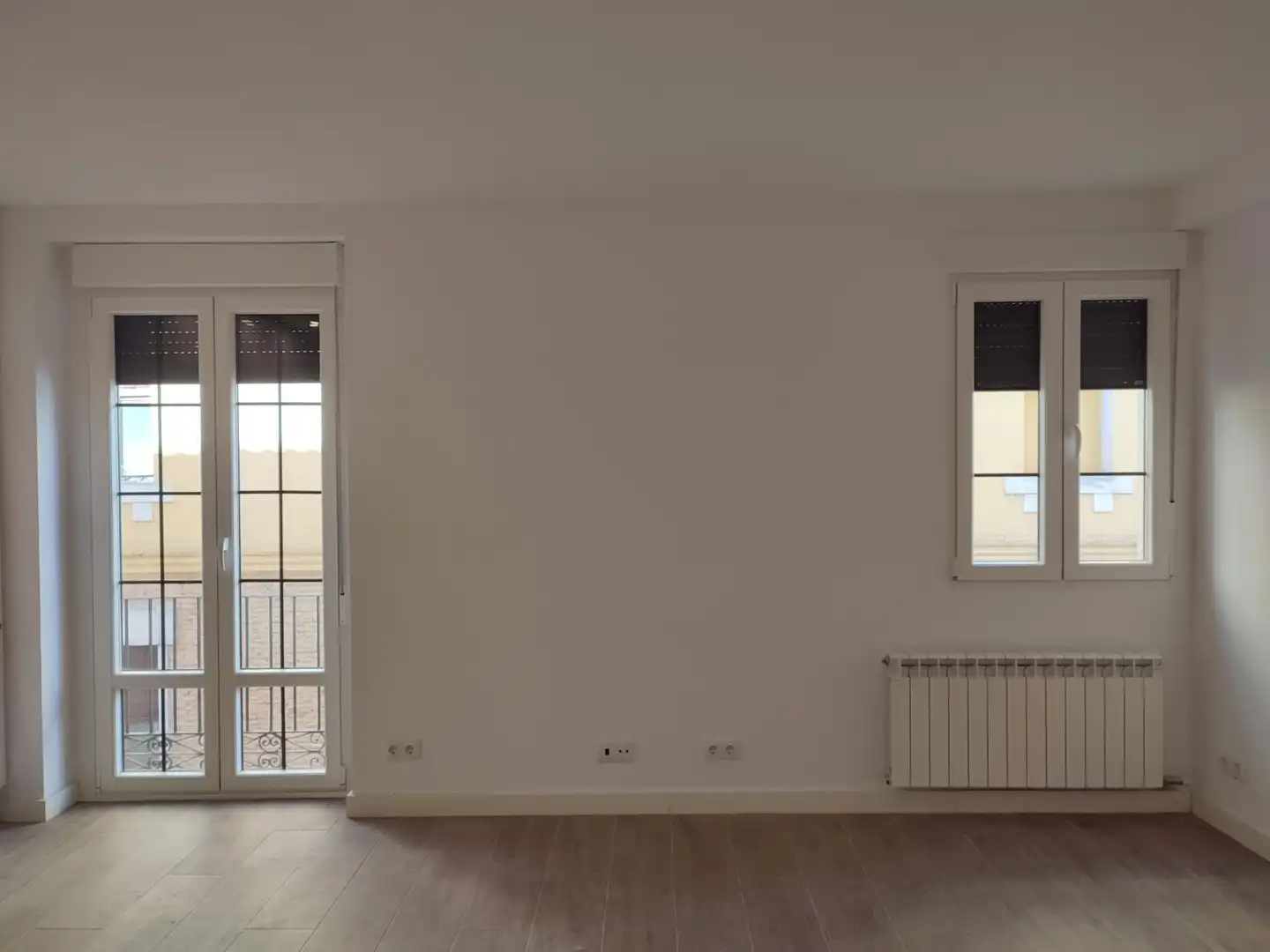 Living room of Flat for sale in Zaragoza  with Air Conditioner, Heating and Furnished