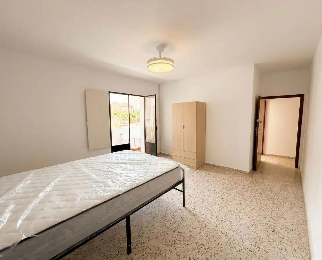 Schlafzimmer von Wohnung zur Miete in Linares mit Möbliert, Ofen und Waschmaschine